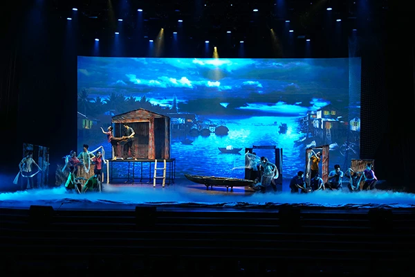 Sông Hàn từ những túp nhà chồ ven sông đến sự thay da đổi thịt như ngày hôm nay.