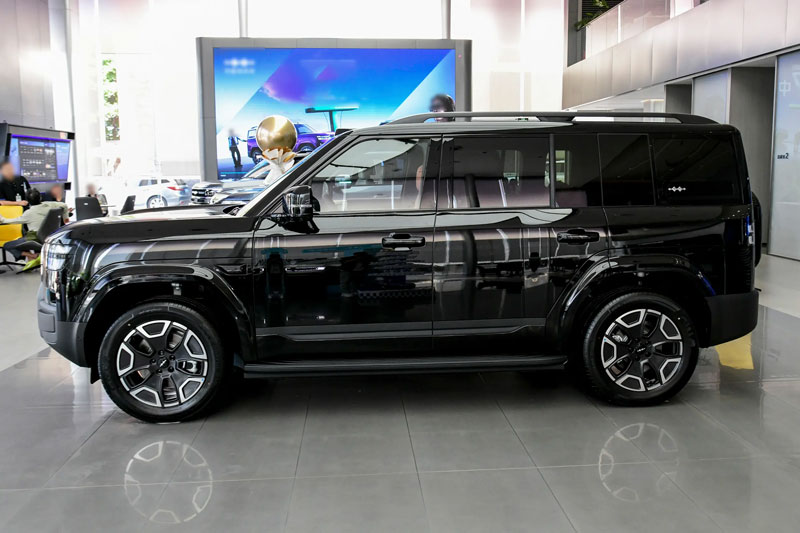 SUV địa hình mạnh 700 mã lực, giá hơn 770 triệu đồng