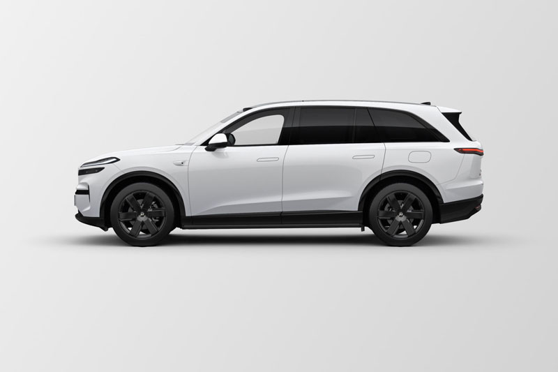 SUV dài hơn 5,1 mét, công suất 590 mã lực, trang bị tiên tiến, giá gần 950 triệu đồng