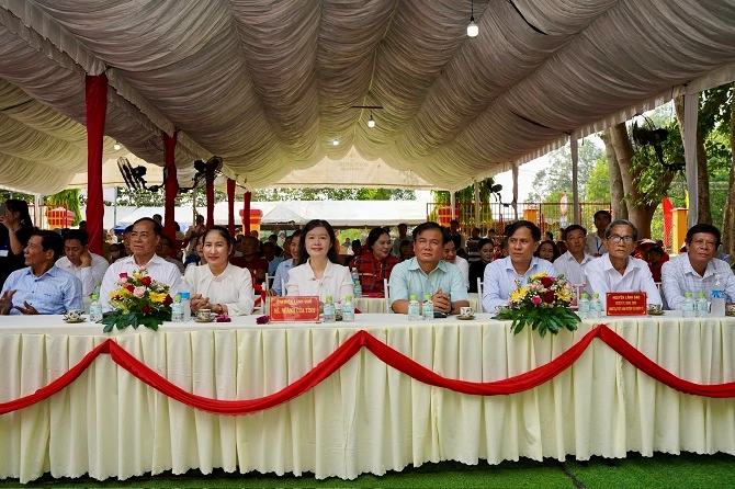 các đại biểu tham dự 