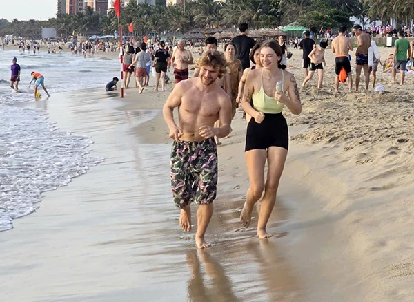 Đà Nẵng là thiên đường biển ở châu Á trong mùa du lịch hè.