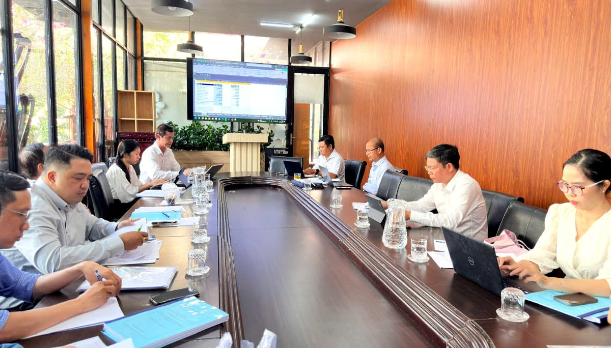 Đề xuất cơ chế thúc đẩy trạm sạc xe điện dùng năng lượng mặt trời tại TP Hồ Chí Minh 