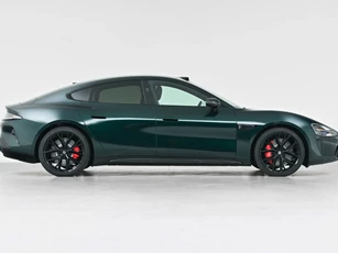 Xe sedan công suất 690 mã lực, trang bị tiên tiến, giá gần 840 triệu