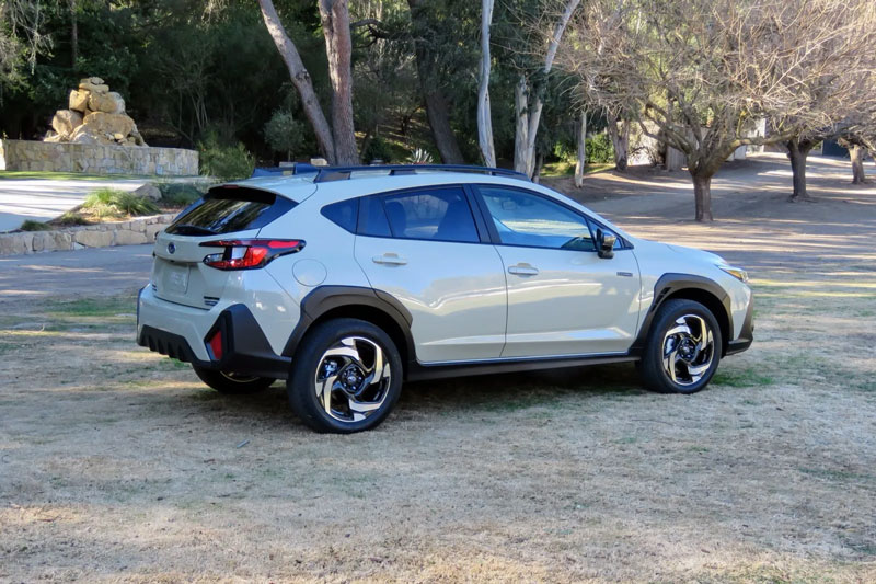 SUV hạng C Subaru hệ dẫn động 4 bánh, giá gần 1,3 tỷ đồng