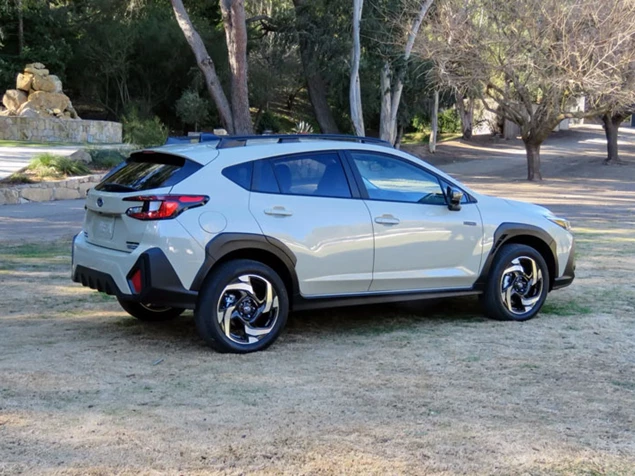 SUV hạng C Subaru hệ dẫn động 4 bánh, giá gần 1,3 tỷ đồng