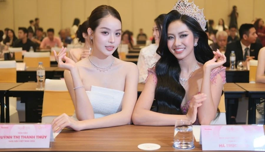 Hoa hậu Huỳnh Thị Thanh Thủy và Hoa hậu Hà Trúc Linh tại họp báo khởi động Hoa hậu Việt Nam 2026