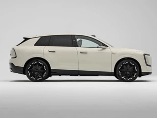 Xe gầm cao Audi dài hơn 5 mét, công suất 680 mã lực, giá hơn 1,1 tỷ đồng