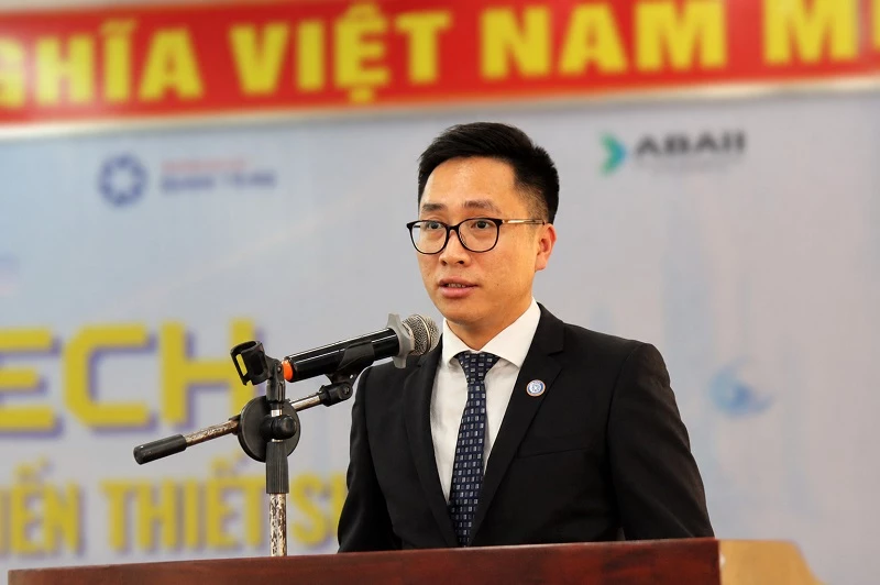 TS Tô Bá Lâm - Hiệu trưởng Trường Đại học Quang Trung phát biểu khai mạc hội thảo.