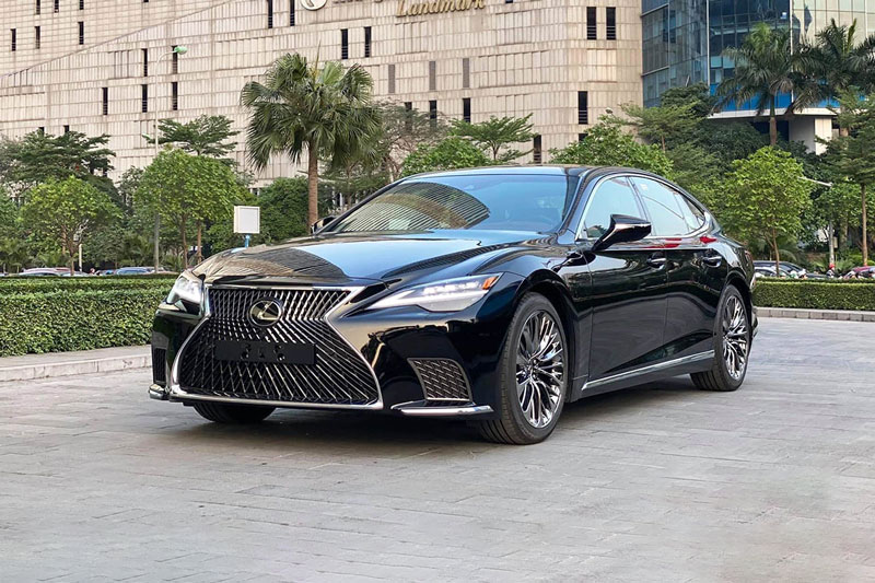 Loạt xe hybrid Lexus giảm giá tại Việt Nam, cao nhất 360 triệu đồng