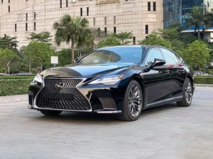 Loạt xe hybrid Lexus giảm giá tại Việt Nam, cao nhất 360 triệu đồng