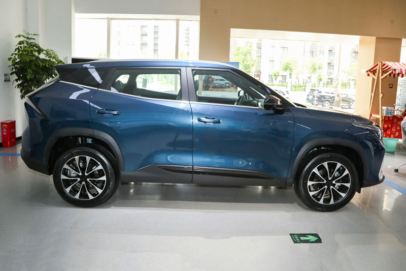 SUV hạng C công suất 181 mã lực, giá hơn 370 triệu đồng