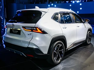 Toyota Yaris Cross 2026 trình làng: Thêm phiên bản hybrid, giá từ 670 triệu đồng