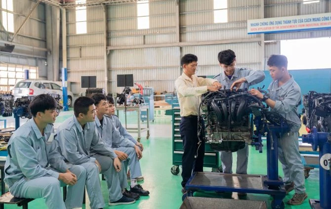 Theo đề xuất của Bộ Tài chính, doanh nghiệp có thể lập Quỹ đào tạo nhân lực của doanh nghiệp. Ảnh: VGP.