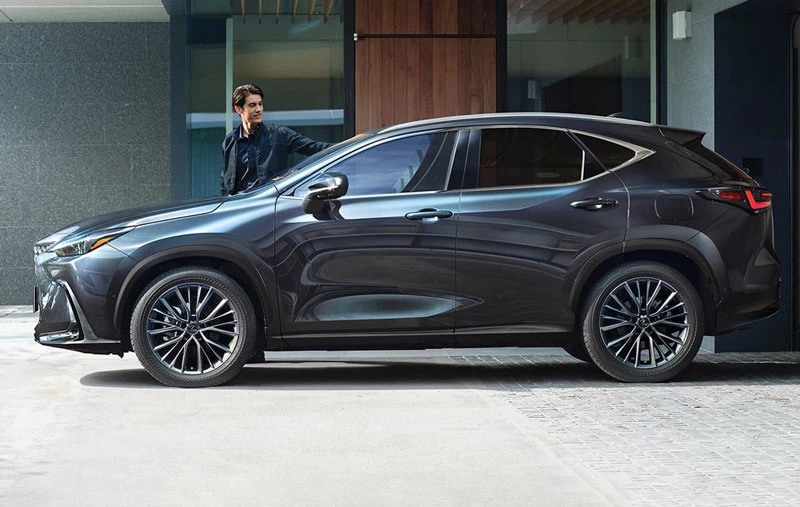 Lexus NX 300h.