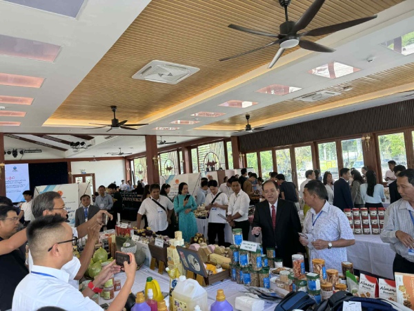 Kết nối chuỗi cung ứng Việt Nam - Campuchia hướng tới thương mại biên giới bền vững