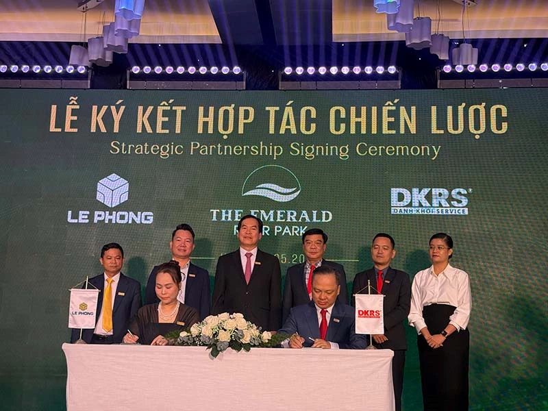 Ông Bùi Ngươn Phong, Chủ tịch HĐQT - Nhà sáng lập Tập đoàn Lê Phong, tại lễ ký kết hợp tác ngày 11/5.