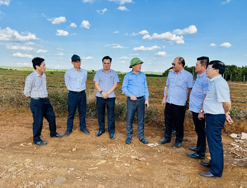 Kiểm tra khu vực quy hoạch dự án nông nghiệp công nghệ cao tại xã Gào.