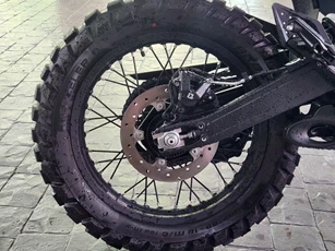 Môtô địa hình 398,7cc, phanh ABS 2 kênh, giá hơn 180 triệu đồng