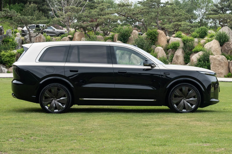SUV dài hơn 5,2 mét, công suất 571 mã lực, di chuyển 420 km không cần đổ xăng, già gần 1,8 tỷ đồng