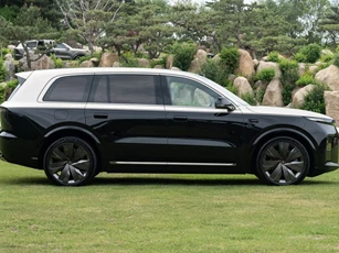 SUV dài hơn 5,2 mét, công suất 571 mã lực, di chuyển 420 km không cần đổ xăng, già gần 1,8 tỷ đồng