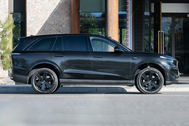SUV hạng sang cơ lớn mạnh 598 mã lực, giá chỉ hơn 900 triệu đồng