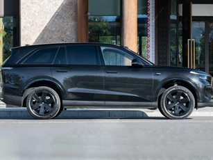 SUV hạng sang cơ lớn mạnh 598 mã lực, giá chỉ hơn 900 triệu đồng