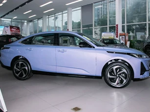 Xe sedan hạng C động cơ tăng áp, giá 340 triệu đồng