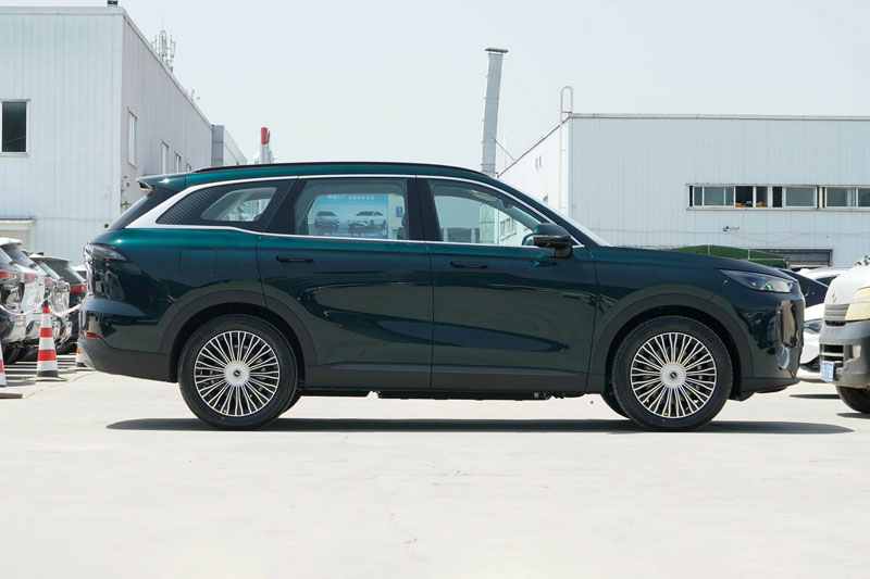 SUV 7 chỗ động cơ PHEV, công suất 360 mã lực, giá hơn 460 triệu đồng