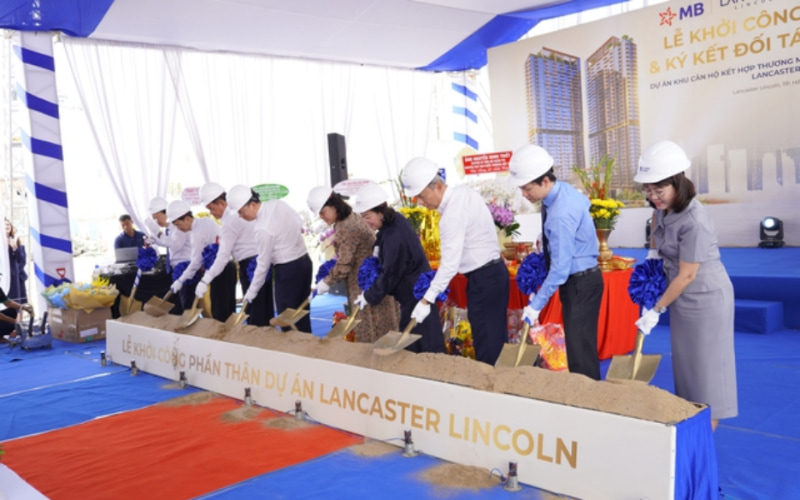 Lancaster Lincoln tái khởi động, giá dự kiến 300 triệu đồng/m²