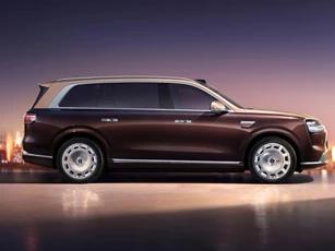 SUV hạng sang dài gần 5,3 mét, mạnh 903 mã lực, trang bị tối tân, giá gần 2 tỷ đồng