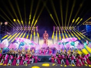 Nghệ An khai mạc Lễ hội Làng Sen, khởi công loạt dự án lớn