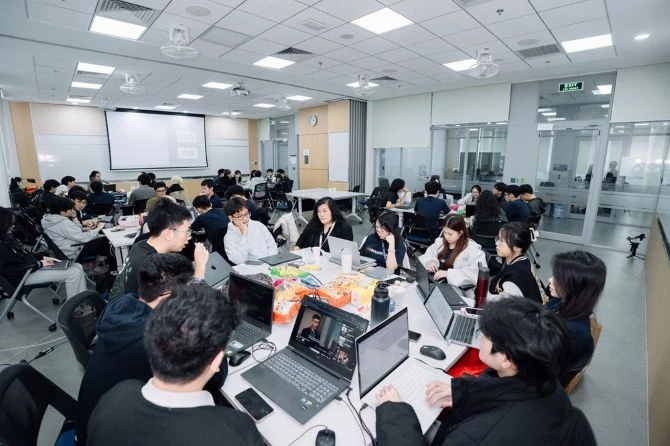 Asian Hackathon for Green Future hướng tới trở thành nền tảng thúc đẩy giao lưu, hợp tác xuyên biên giới của giới trẻ khu vực để phát triển những giải pháp thiết thực cho cộng đồng. Asian Hackathon for Green Future hướng tới trở thành nền tảng thúc đẩy giao lưu, hợp tác xuyên biên giới của giới trẻ khu vực để phát triển những giải pháp thiết thực cho cộng đồng.