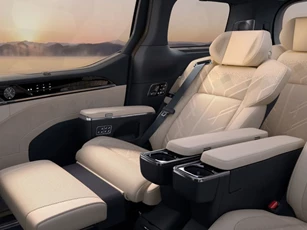 ‘Chuyên cơ mặt đất’ công suất 925 mã lực, giá hơn 1,7 tỷ, so kè cùng Toyota Alphard