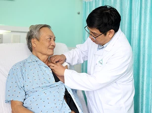 Bệnh viện đa khoa Gia Đình tái tạo khớp vai cho cụ ông 75 tuổi