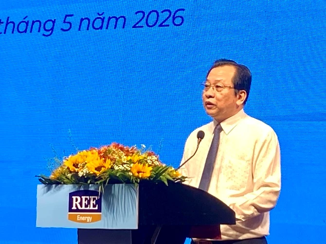 Ảnh 2: Ông Vương Quốc Nam - Phó Chủ tịch UBND thành phố Cần Thơ phát biểu tại buổi lễ khởi công.