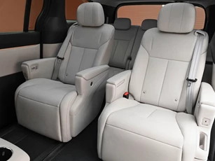 Xe MPV dài 5,3 mét, công suất 304 mã lực, trang bị tiên tiến, giá gần 900 triệu đồng