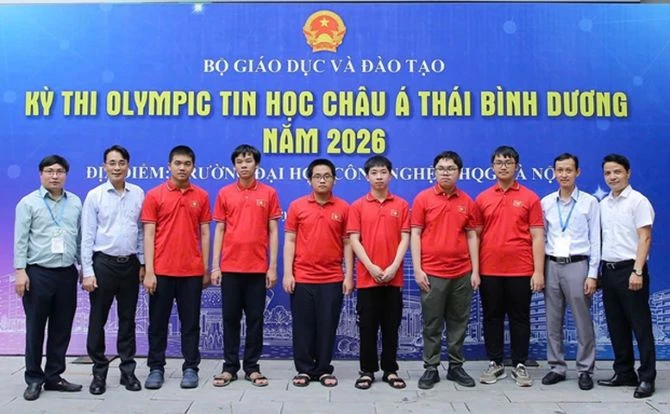 Các thành viên của đội tuyển quốc gia tham dự Kỳ thi Olympic Tin học châu Á - Thái Bình Dương.