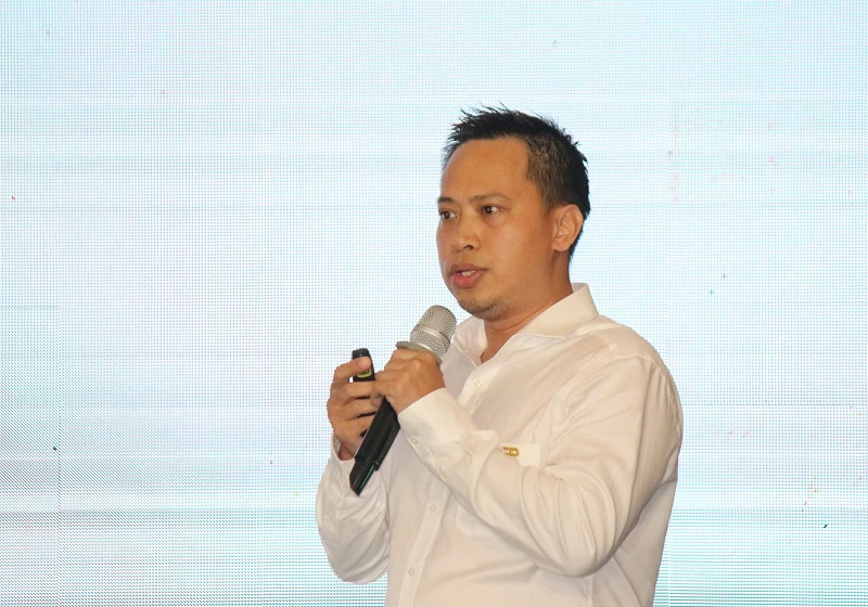 Ông Trần Tuấn Cường – đại diện VDCD Gia Lai, giới thiệu về mô hình trung tâm đổi mới sáng tạo do doanh nghiệp làm chủ.