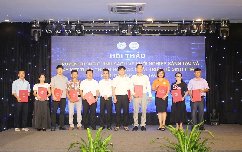 VDCD Gia Lai cũng trao biên bản cam kết hỗ trợ cho các doanh nghiệp khởi nghiệp trên địa bàn.