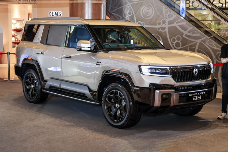 Xe gầm cao địa hình mạnh 612 mã lực, giá hơn 3 tỷ đồng, so kè với Toyota Land Cruiser