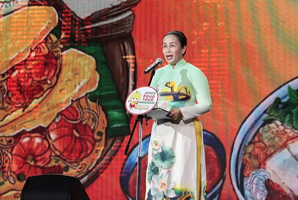 Phó Chủ tịch UBND TP Đà Nẵng Nguyễn Thị Anh Thi phát biểu khai mạc lễ hội Đà Nẵng Food Tour 2026.