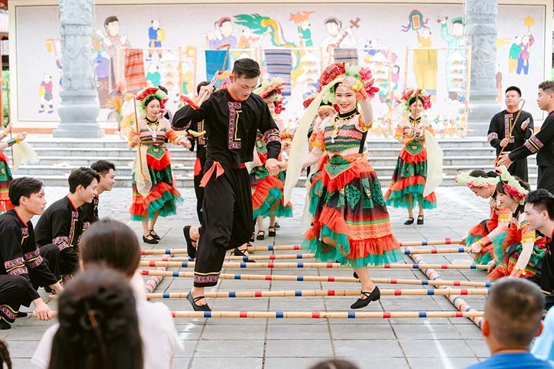 Chuỗi show “Tinh hoa mở hội” mùa 5 với chủ đề Di sản từ đôi tay nghệ nhân diễn ra từ 8/6 - 22/08.