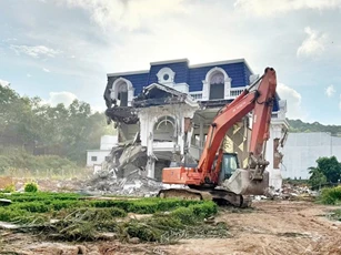 Phú Quốc cưỡng chế biệt thự khủng xây trên đất công và quốc phòng