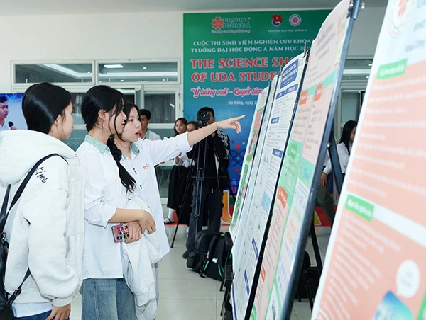 Cuộc thi thu hút nhiều sự quan tâm của sinh viên trường Đại học Đông Á.