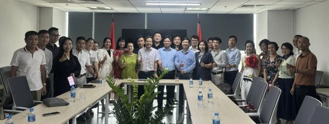 Lãnh đạo Cục Khởi nghiệp và Doanh nghiệp công nghệ, lãnh đạo Quỹ NATIF chụp ảnh cùng cộng đồng startup. Lãnh đạo Cục Khởi nghiệp và Doanh nghiệp công nghệ, lãnh đạo Quỹ NATIF chụp ảnh cùng cộng đồng startup.