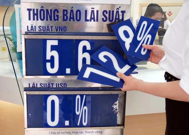 Kiểm tra việc tăng lãi suất tại các ngân hàng thương mại