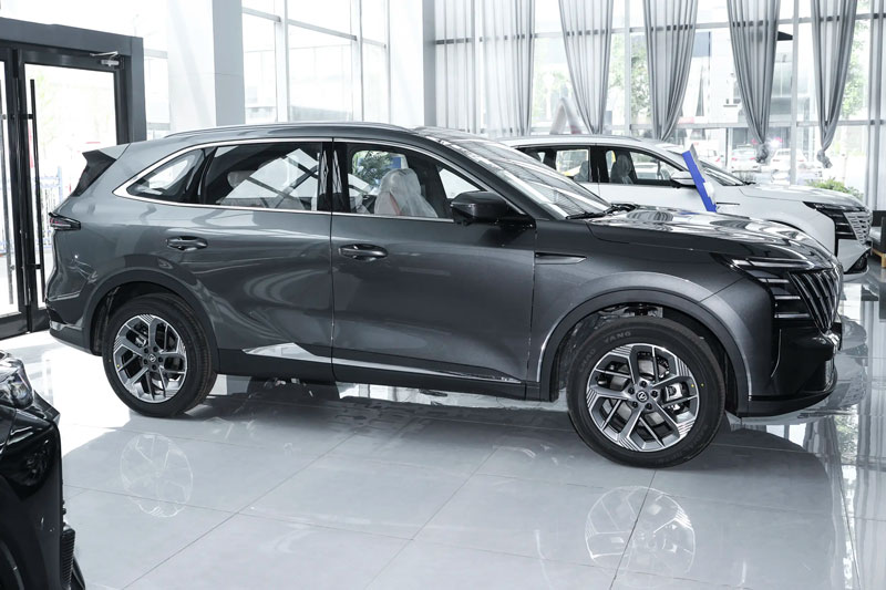 SUV dài gần 4,8 mét, động cơ hybrid, giá hơn 470 triệu đồng