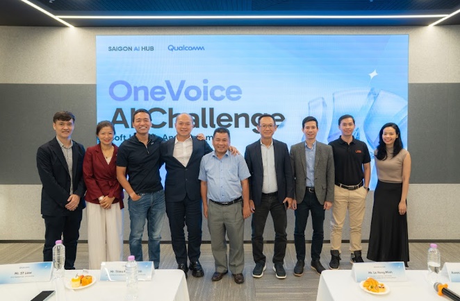 Tìm kiếm giải pháp AI dịch song ngữ thời gian thực không cần internet
