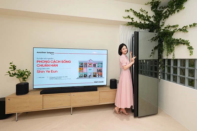 Không gian sống đậm bản sắc cá nhân của Shin Ye Eun, mở ra một thế giới riêng để chăm sóc lắng nghe và chăm sóc bản thân.(Ảnh: LG Electronics).