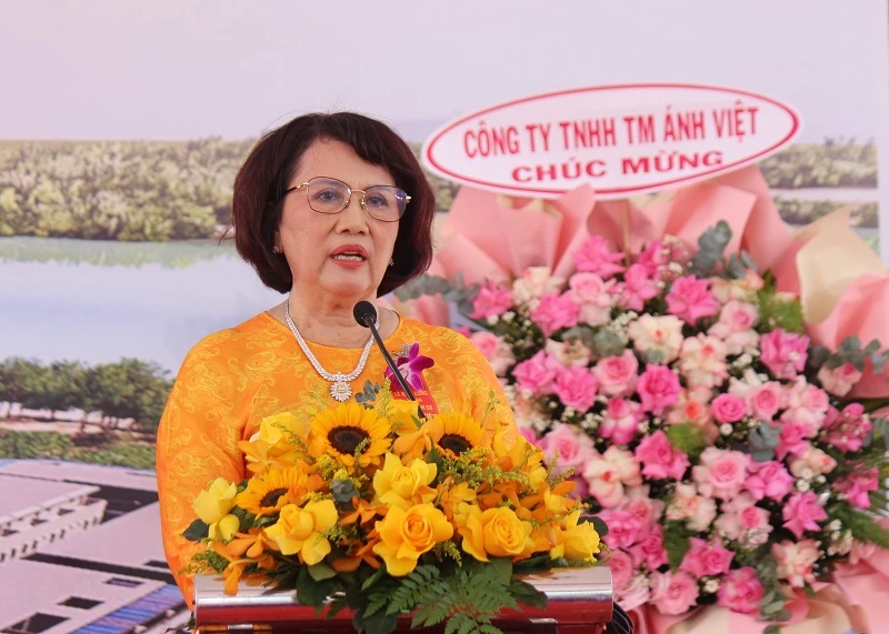 Bà Đồng Thị Ánh - Chủ tịch HĐTV Công ty TNHH Đầu tư An Việt Phát chia sẻ tại lễ khởi công.